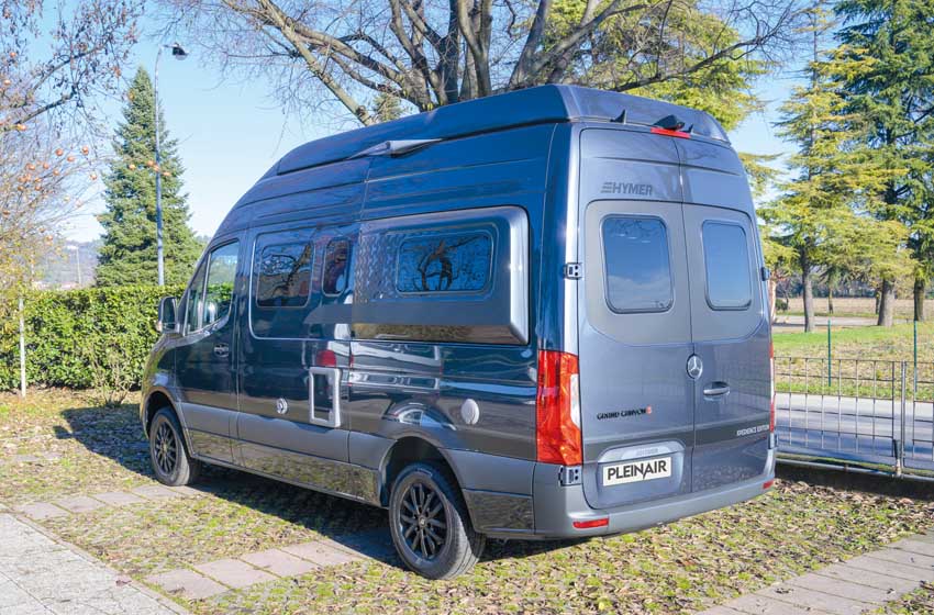 vista posteriore Hymer Grand Canyon S Xperience 600 Van compatto su Mercedes