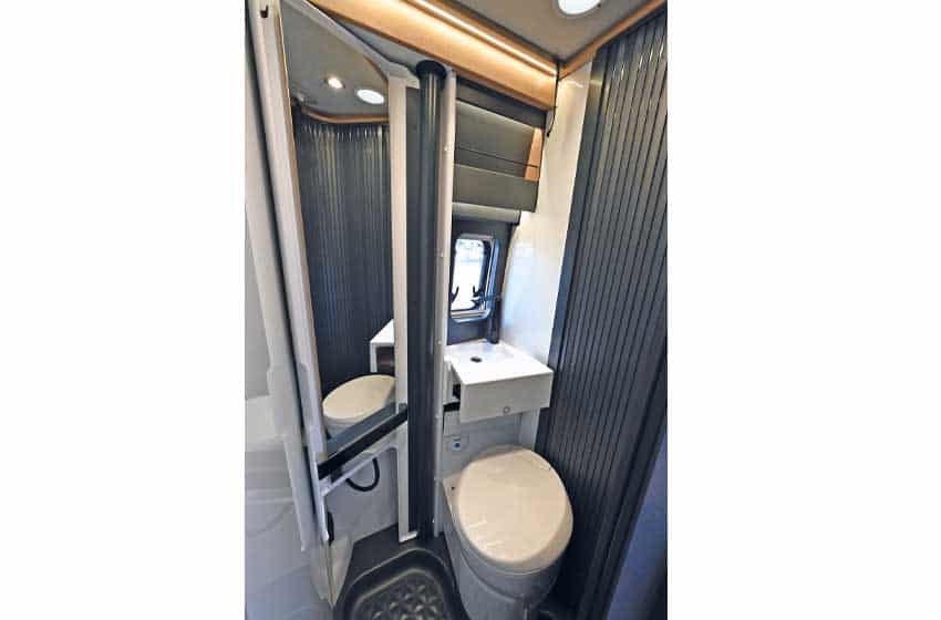 bagno Van compatto Knaus BoxLife 540 MQ