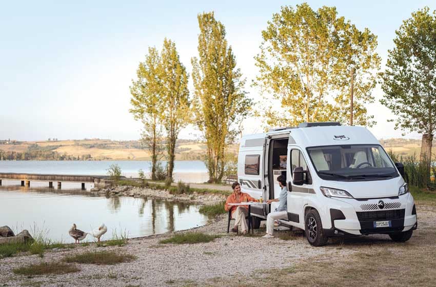 Van compatto McLouis Menfys 3 Next in sosta