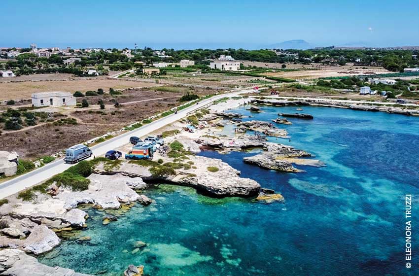 Sicilia-Favignana-Calamoni-In camper verso la spiaggia