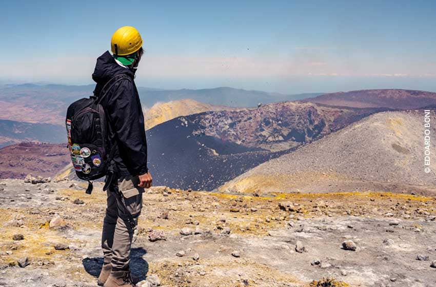 Sicilia-Etna-crateri sommitali (2)-escursione-escursionista