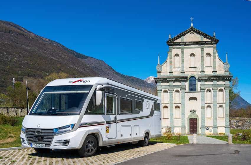 Lombardia-Bianzone-Madonna-del-Piano-camper Carthago chic c-line I 4.9 LE