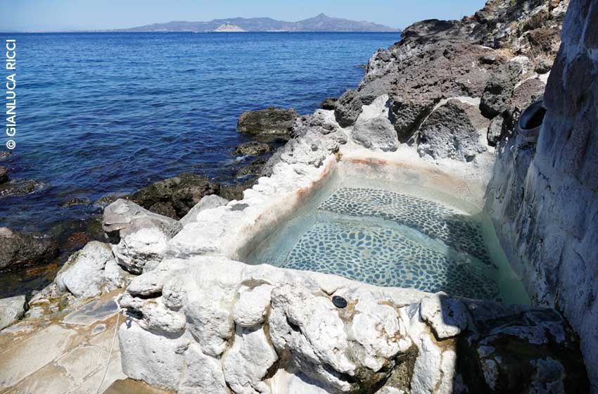 Grecia, Argolide, una vasca termale a Methana