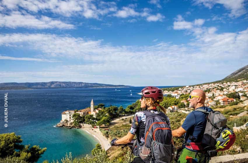 Croazia, cicloturisti sull'isola di Brač