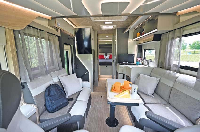 interni motorhome Arca America New Deal H 740 GLC 