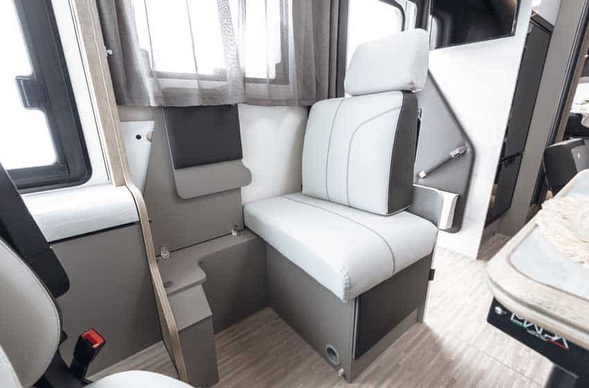 viaggio motorhome Arca America New Deal H 740 GLC 