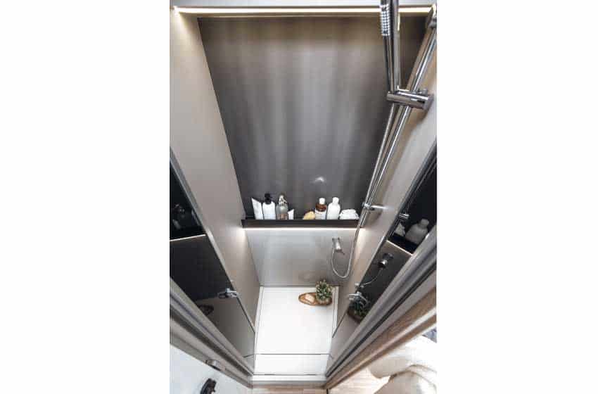 doccia motorhome Arca America New Deal H 740 GLC 