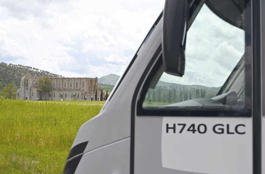 san galgano con il motorhome Arca America New Deal H 740 GLC 