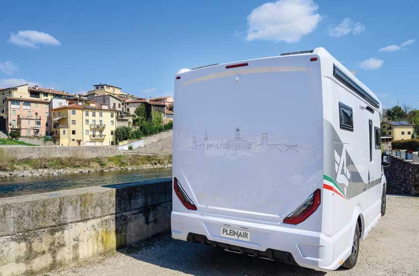 semintegrale monoscocca Atlantis Special 645 posteriore