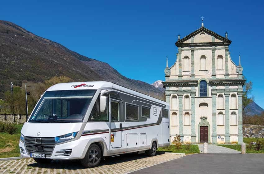 Carthago chic c-line I 4.9 LE in sosta a Bianzone