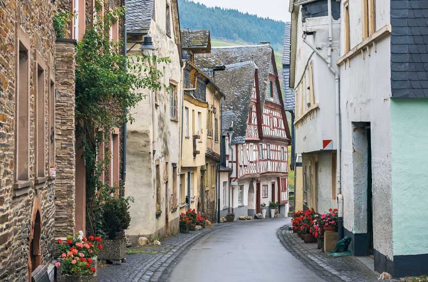 Enkirch-villaggio-medievale-
