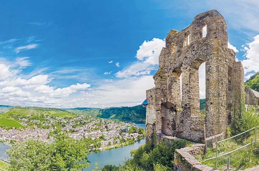 castello-di-Grevenburg-svetta-tra-le-alture-di-Trarbach