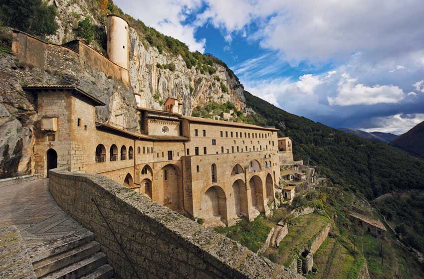 Lazio-Cammino di San Benedetto-Subiaco-il santuario del Sacro Speco