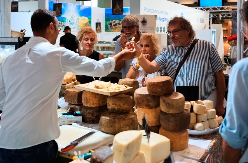 Molise-Agnone-Casearia-fiera dei formaggi-assaggi