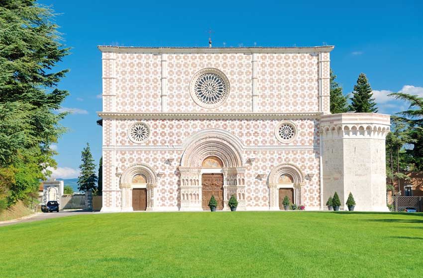 Abruzzo-L'Aquila-Basilica di Santa Maria di Collemaggio