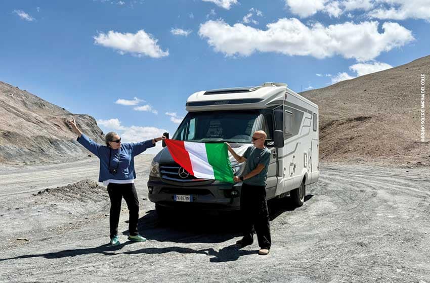 Tagikistan-Catena del Pamir-Passo Ak-Bajtal-camperisti Marina e Bruno