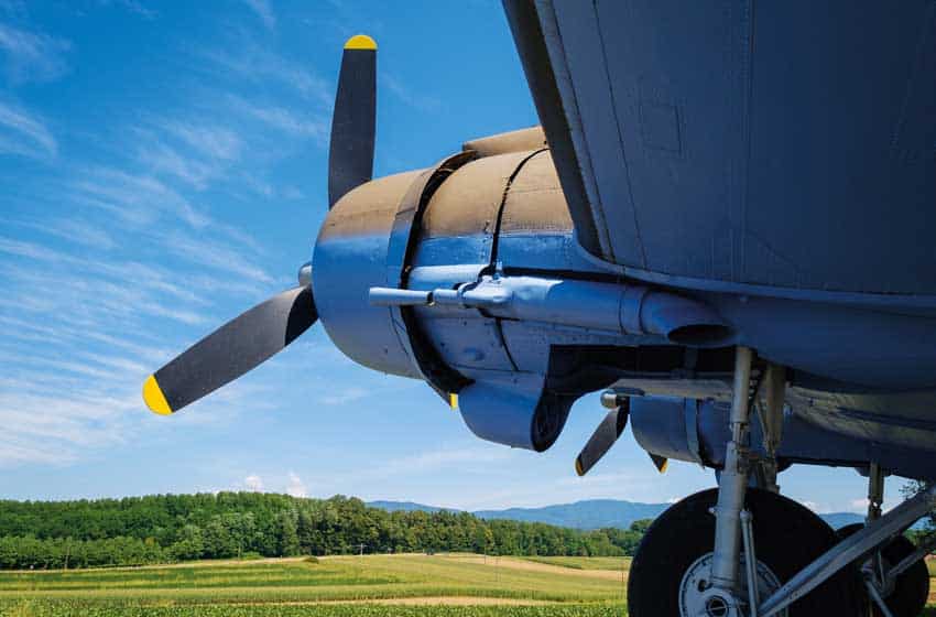 Slovenia, Bela Krajina: il velivolo DC3 a Otok
