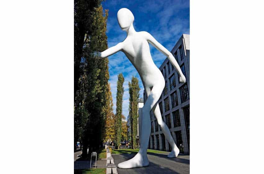 Germania-Monaco di Baviera-Quartiere Schwabing- Walking Man