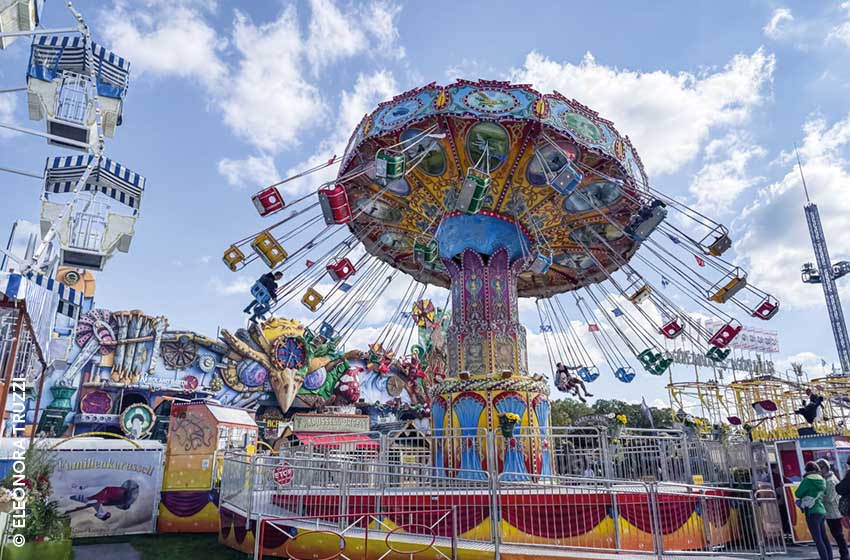 Germania-Monaco di Baviera-Theresiewiese-Area allestimento-Oktoberfest-Giostra