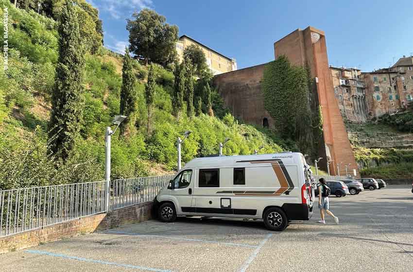 Toscana, San Miniato: camper al parcheggio di Fonte alle Fate