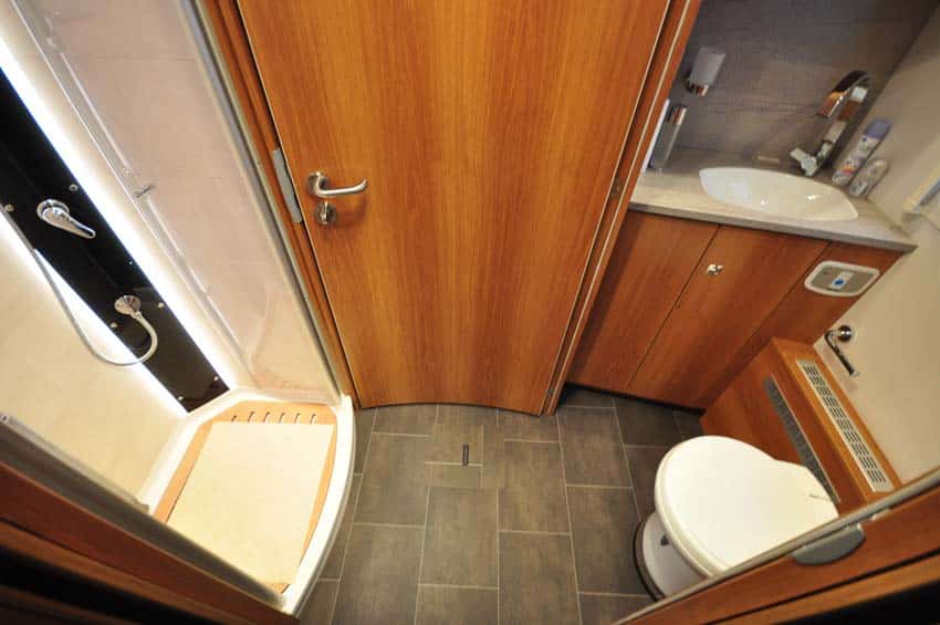 bagno Dethleffs Globetrotter XL I 7850-2 DBM usato