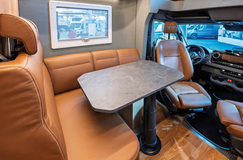 Atlantis Carbon 4x4 dinette
