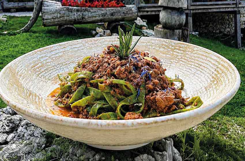 Veneto-Cadore-Dolomiti Bellunesi-Auronzo di Cadore-Malga Maraia-Fettuccine fatte in casa all'ortica condite con ragù di cervo
