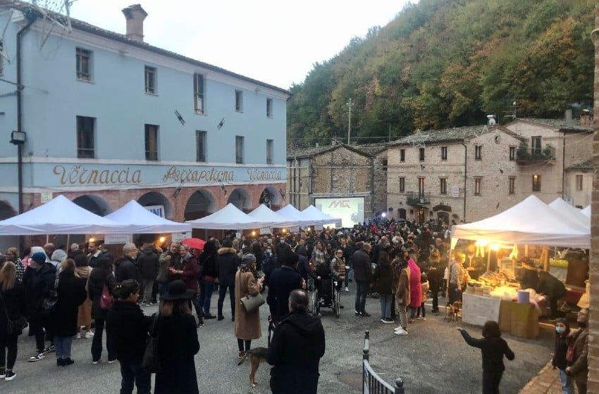 Marche-Serrapetrona-visitatori Appassimenti Aperti